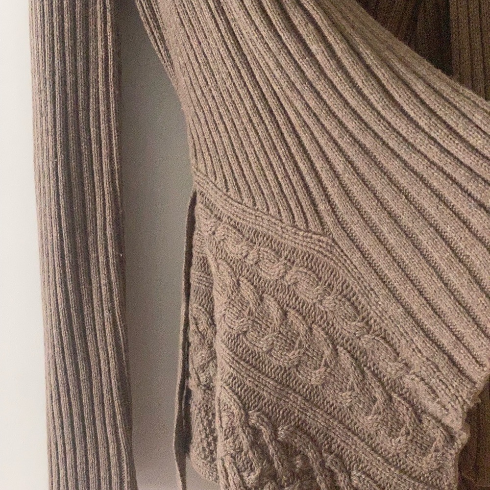 BCBG chunky belted sweater size M - Picture 3 of 7